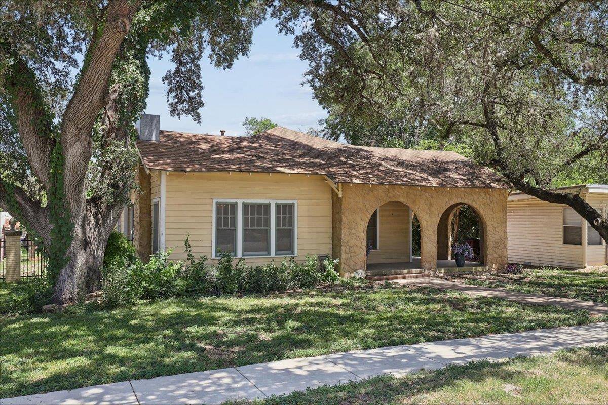 514 S Main ST, Lockhart, TX 78644