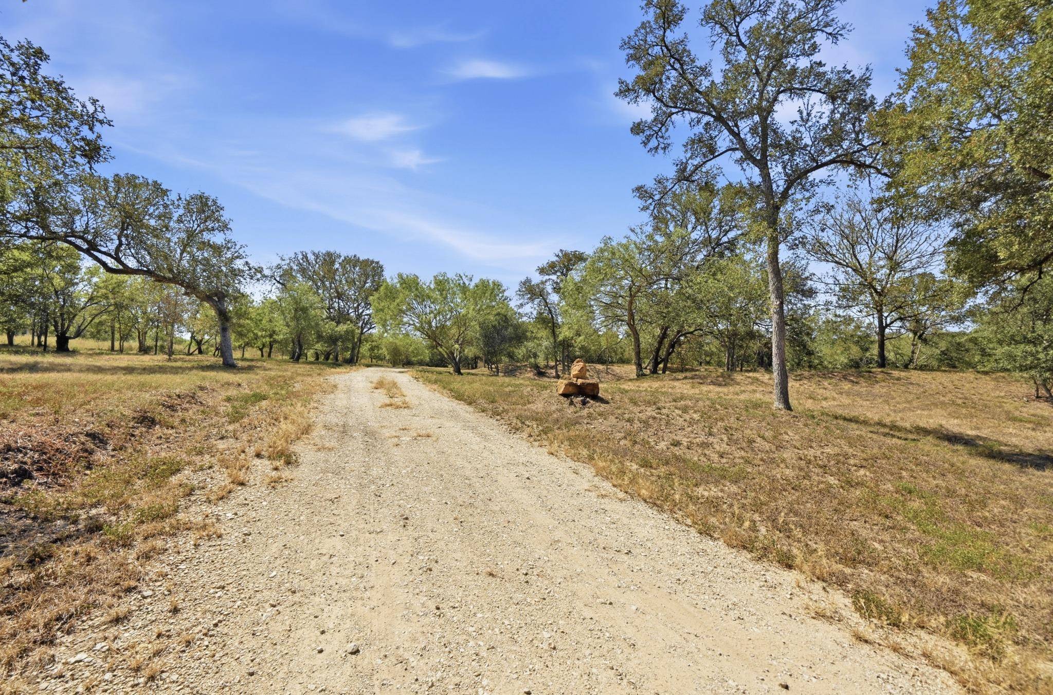 871 Political RD, Lockhart, TX 78644
