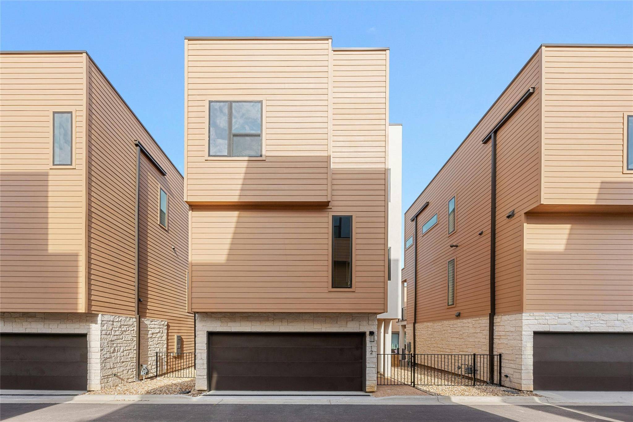 6821 Wolfcreek PASS #12, Austin, TX 78749