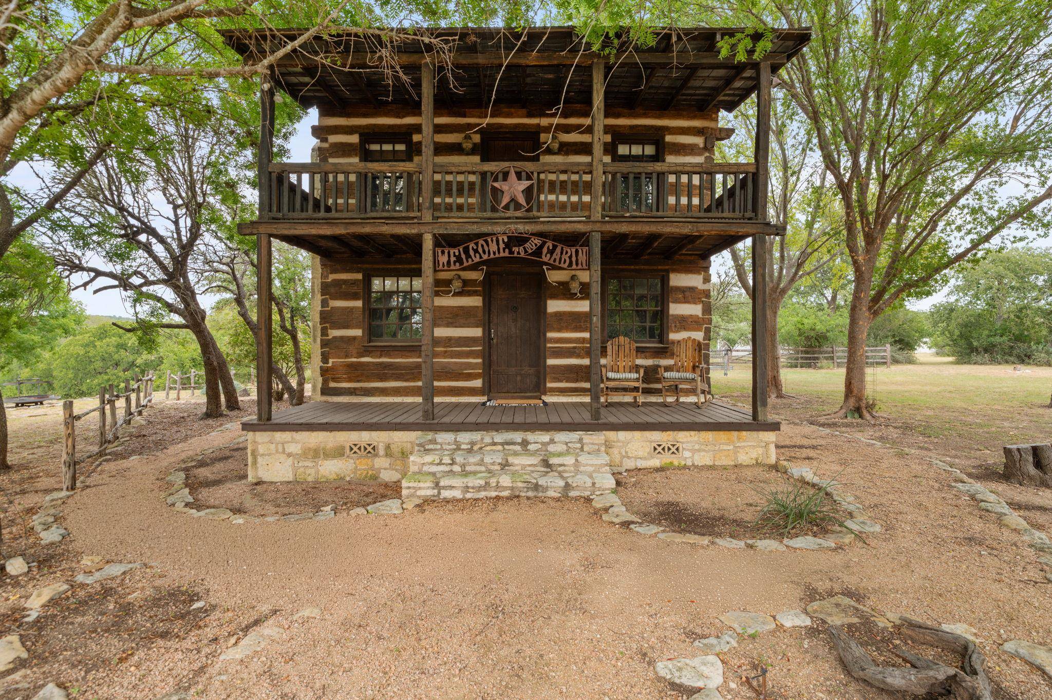 401 Clear Creek LN, Fredericksburg, TX 78624