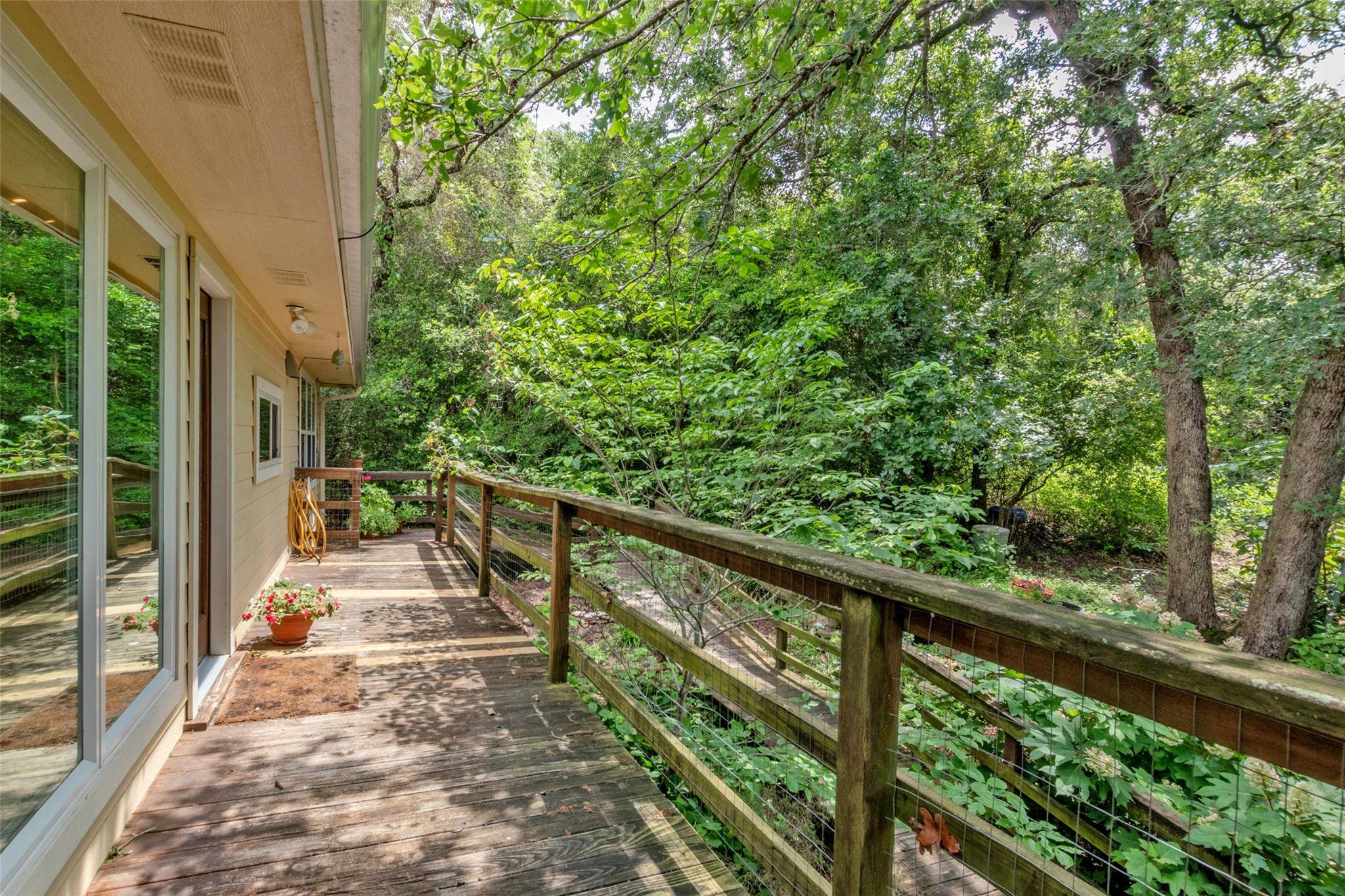 9997 Calhoun RD, Bryan, TX 77808