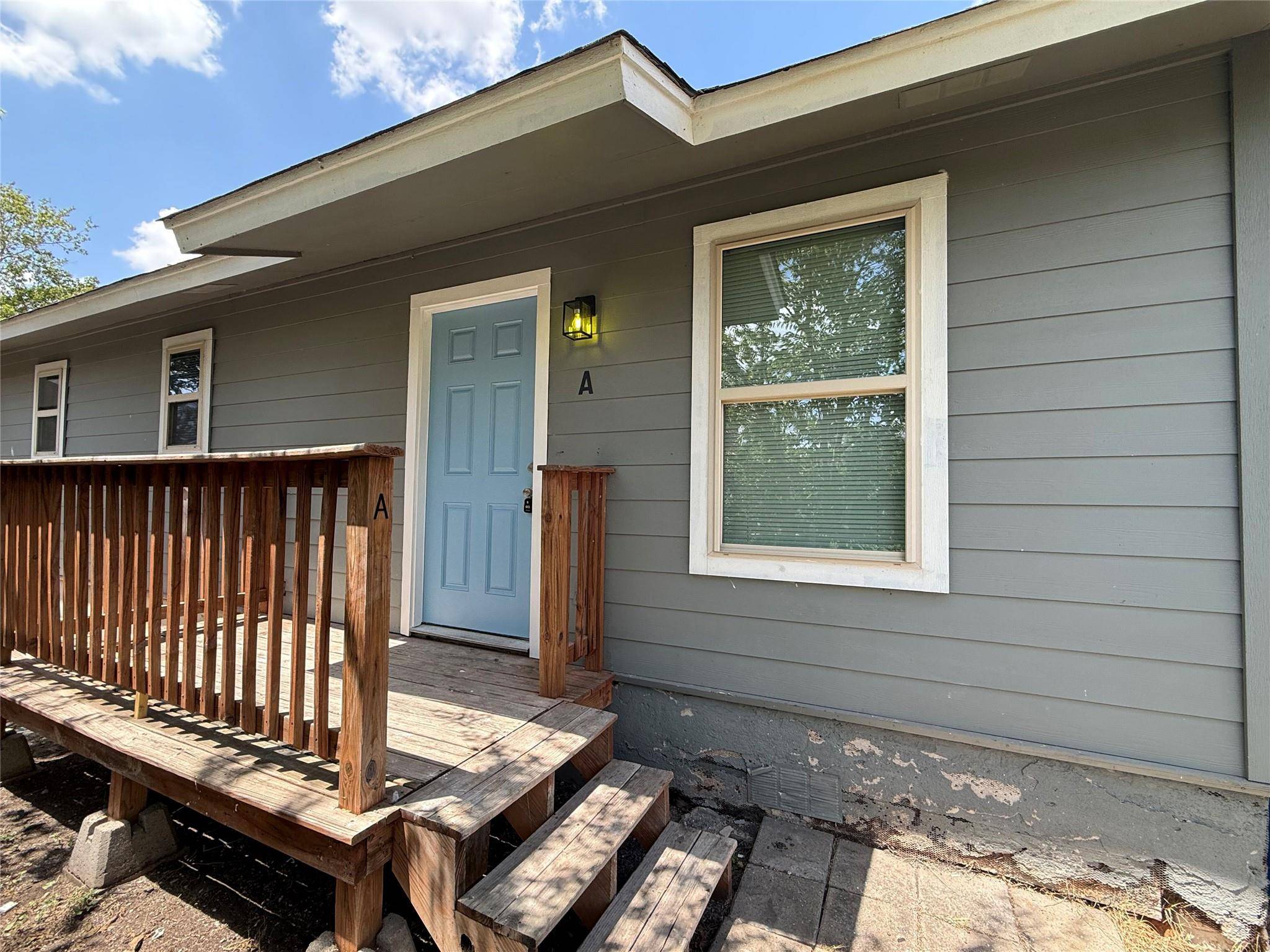 1009 Alex ST #A, Lockhart, TX 78644
