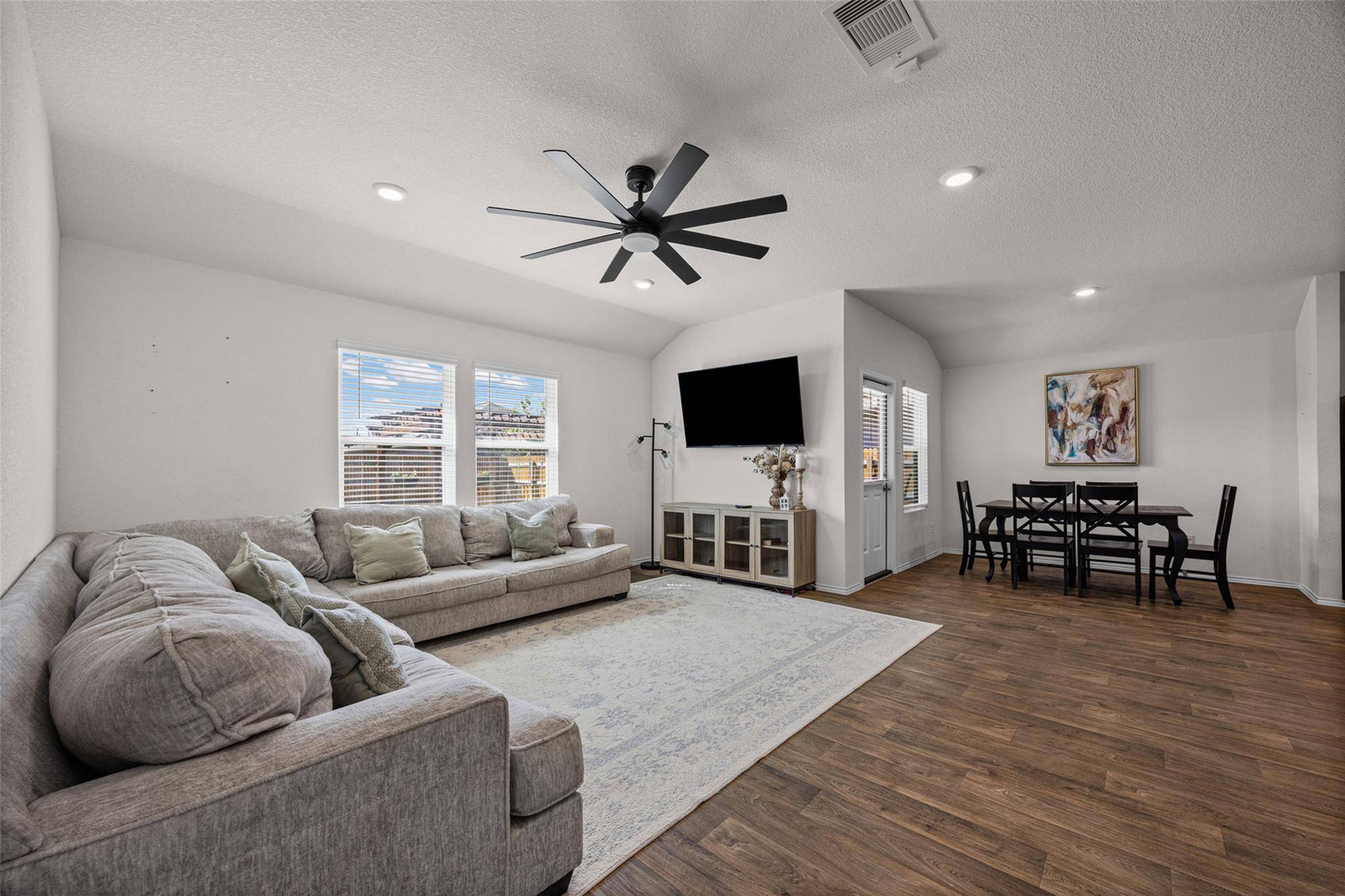 325 Granary DR, Uhland, TX 78640