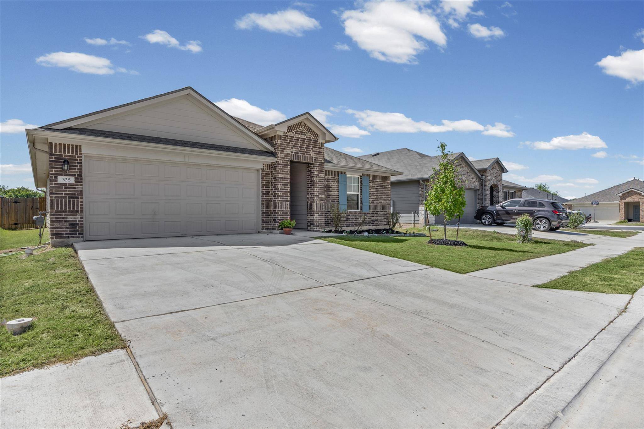 325 Granary DR, Uhland, TX 78640