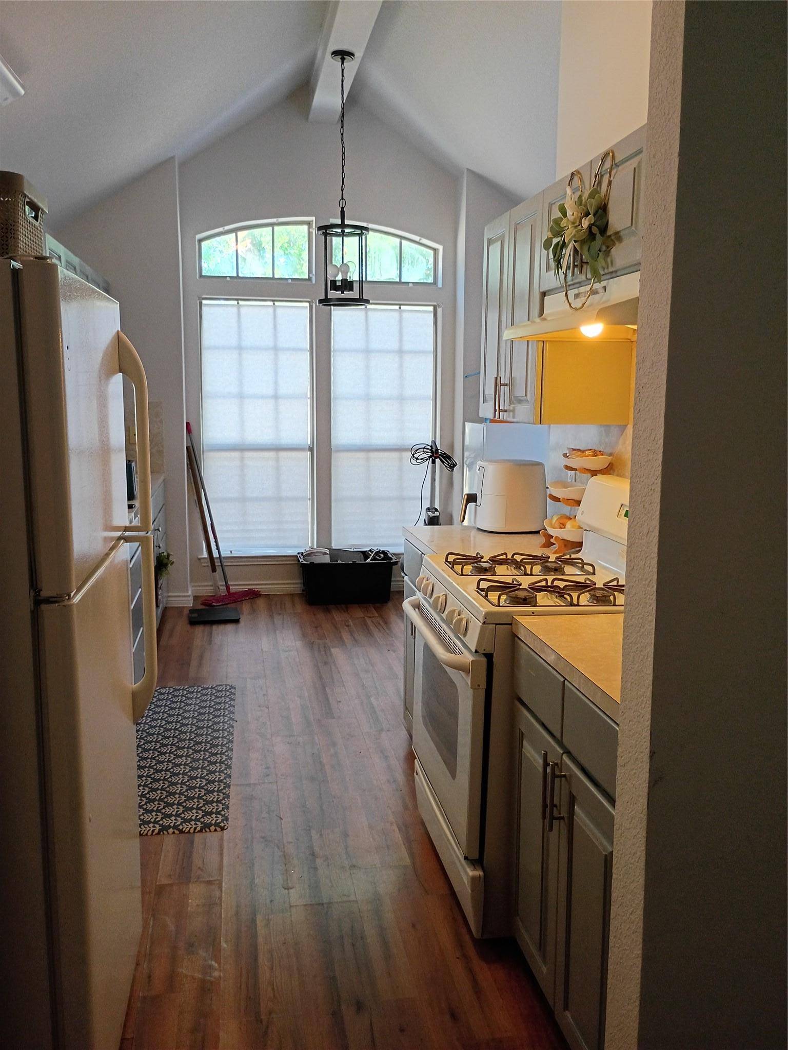 1019 San Jacinto ST, Lockhart, TX 78644