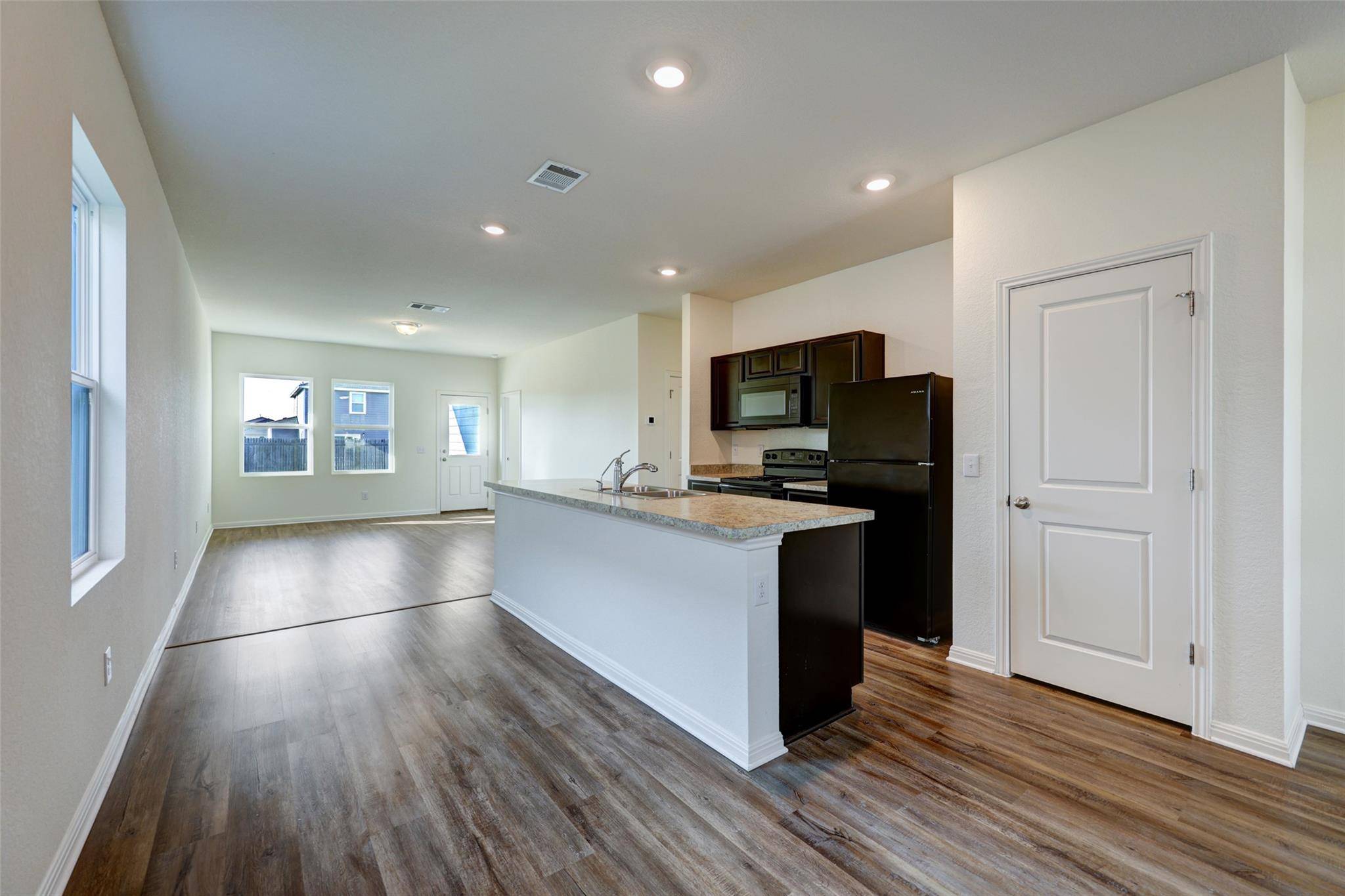 210 Seneca LOOP, Kyle, TX 78640