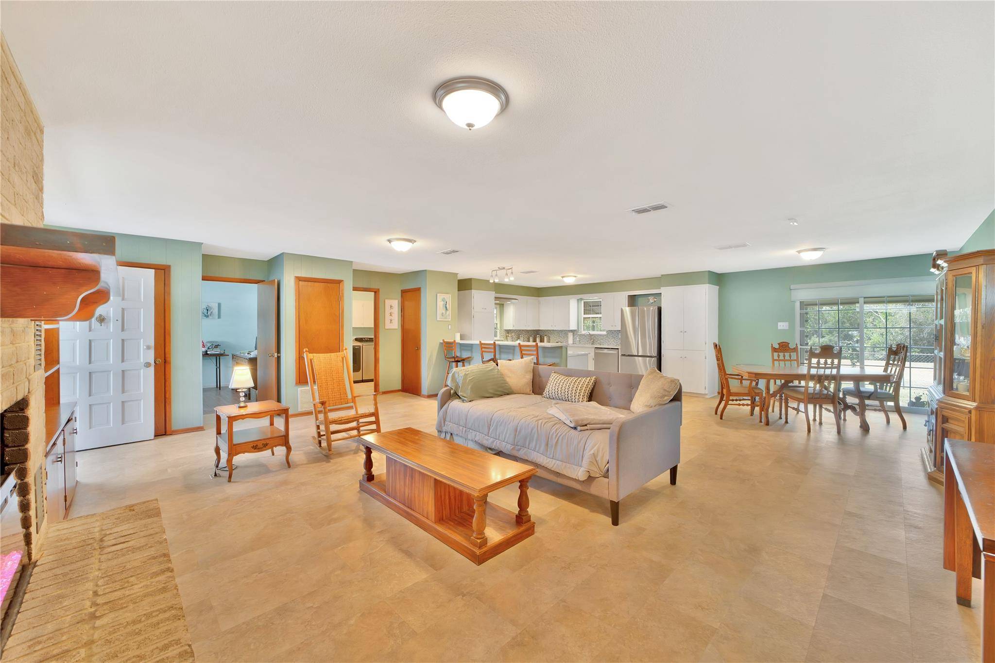 132 Tomahawk TRL, Seguin, TX 78155