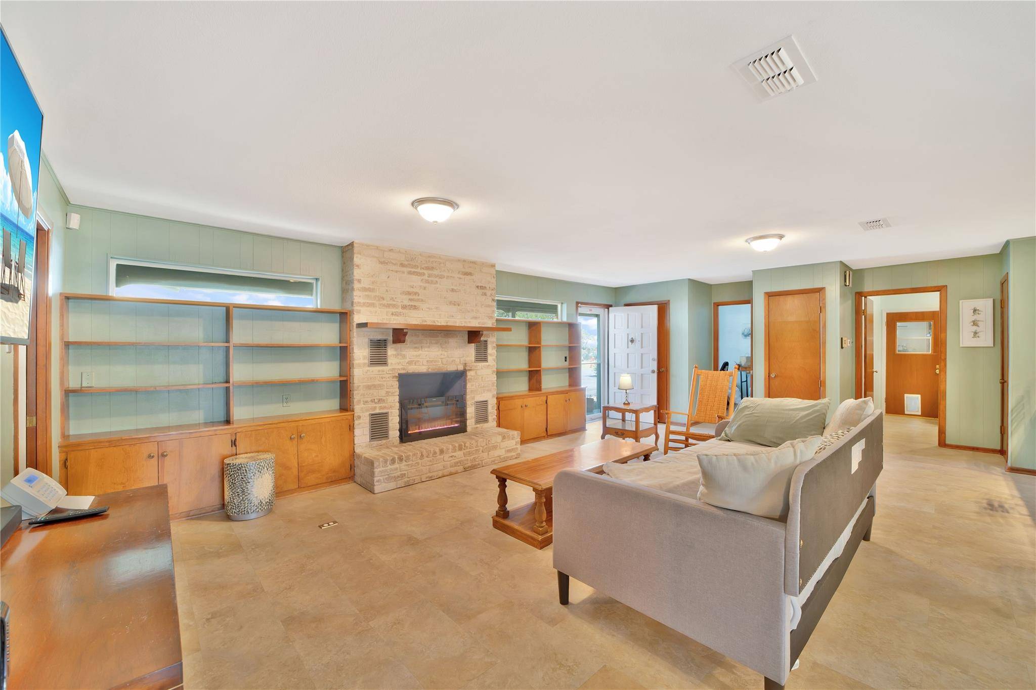 132 Tomahawk TRL, Seguin, TX 78155