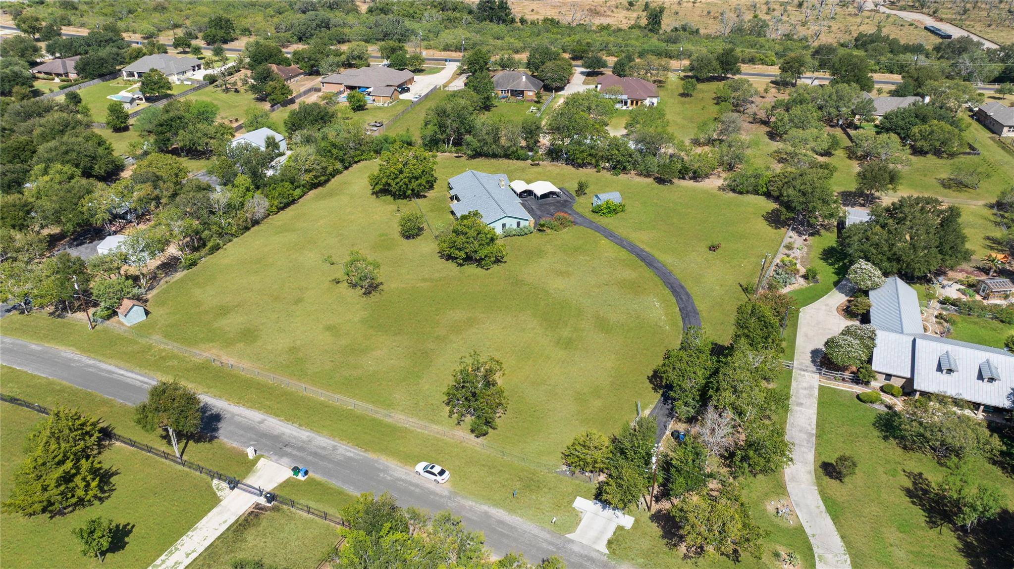 132 Tomahawk TRL, Seguin, TX 78155