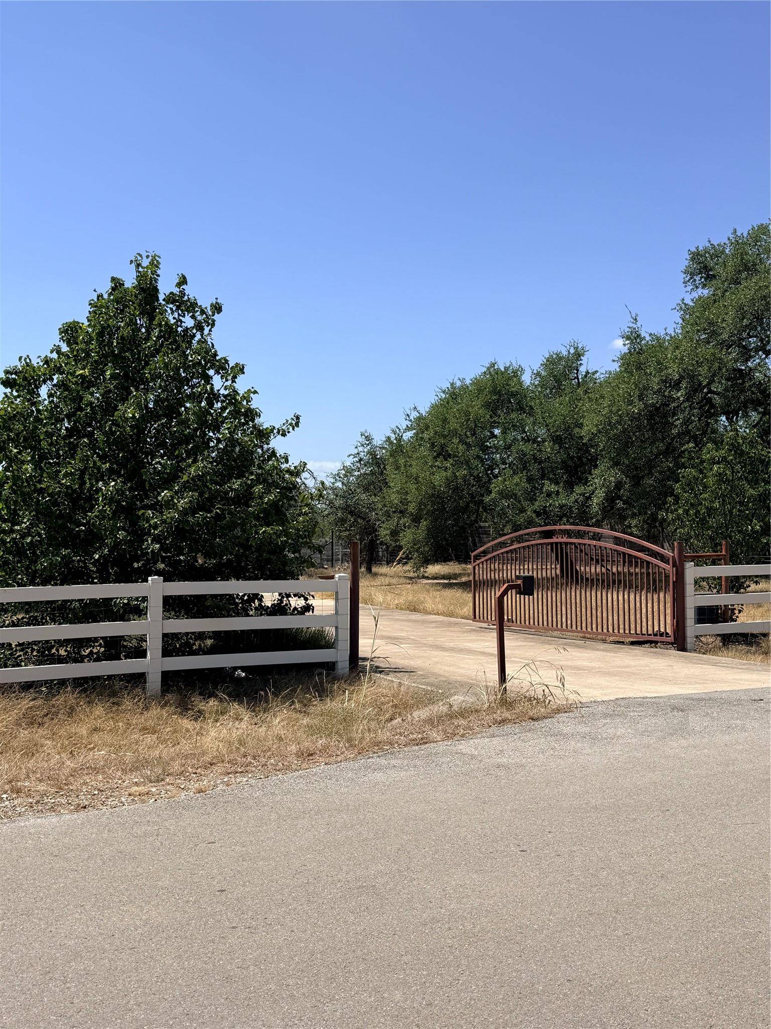300 Medlin Creek LOOP, Dripping Springs, TX 78620