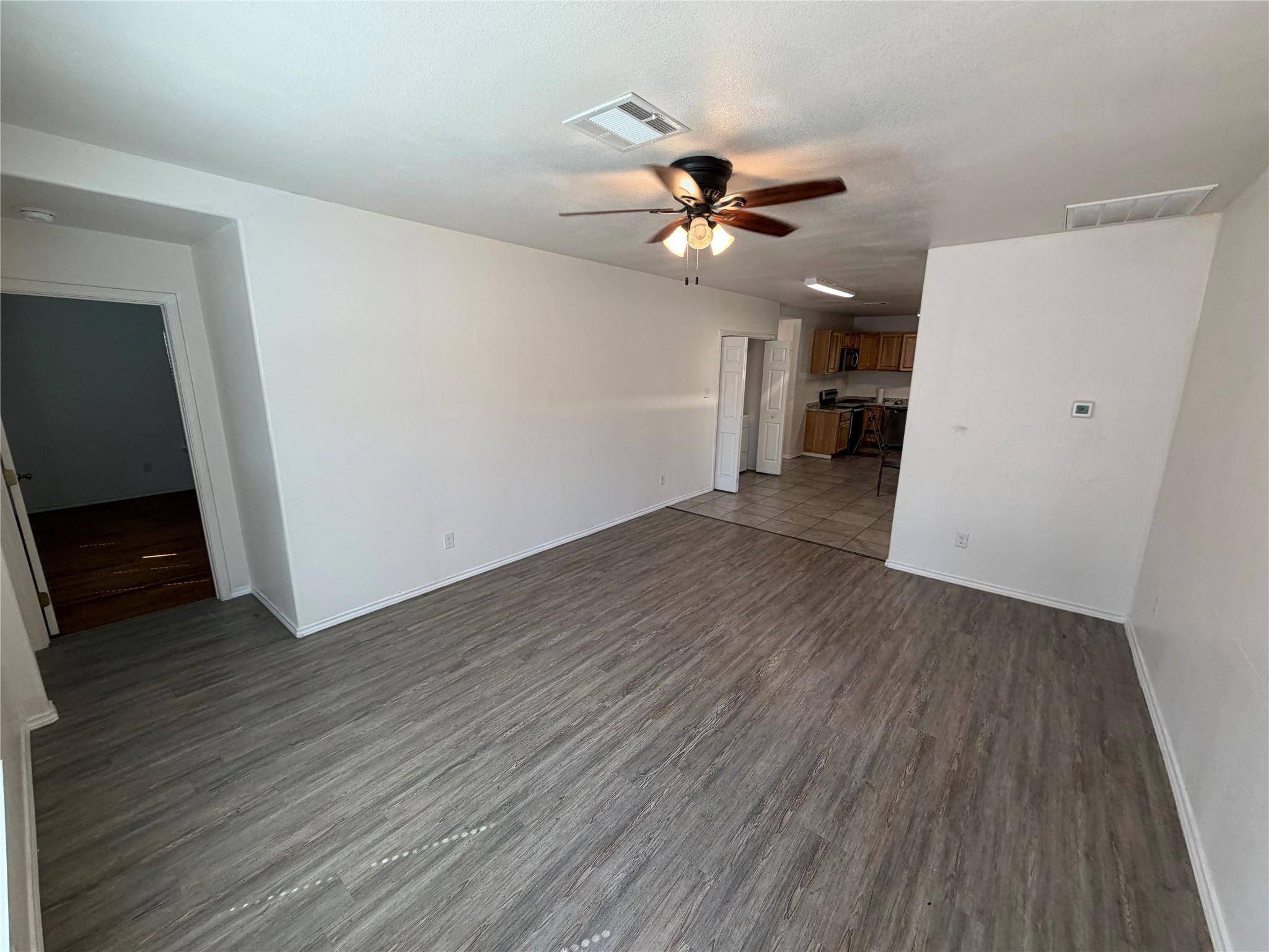 211 Shaw ST #A, Taylor, TX 76574