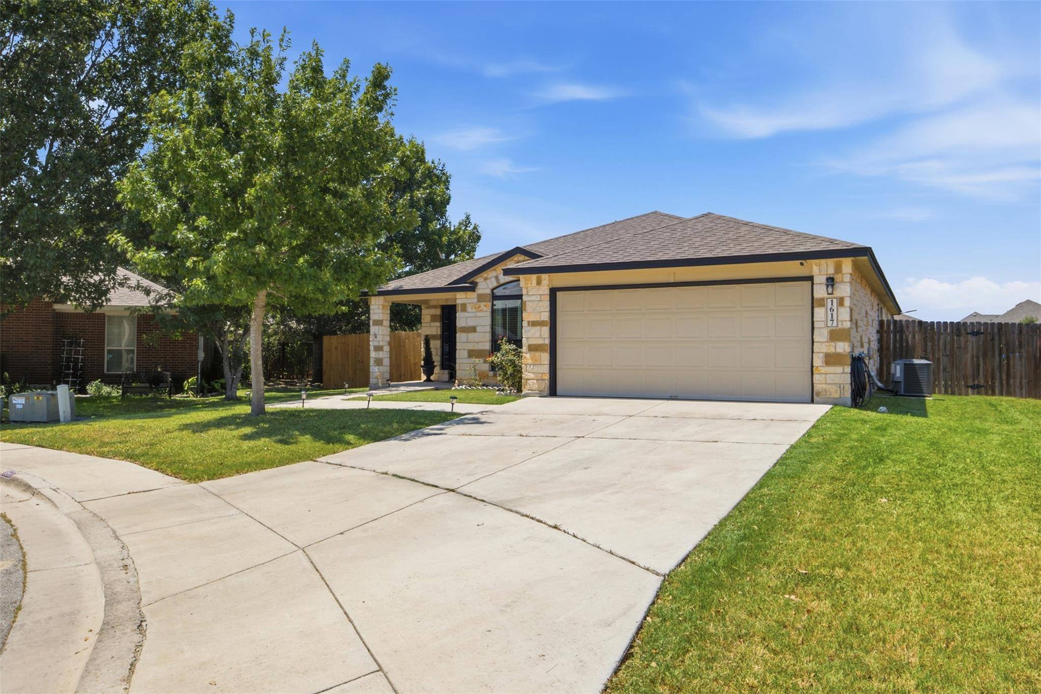 1617 Sunflower ST, Lockhart, TX 78644