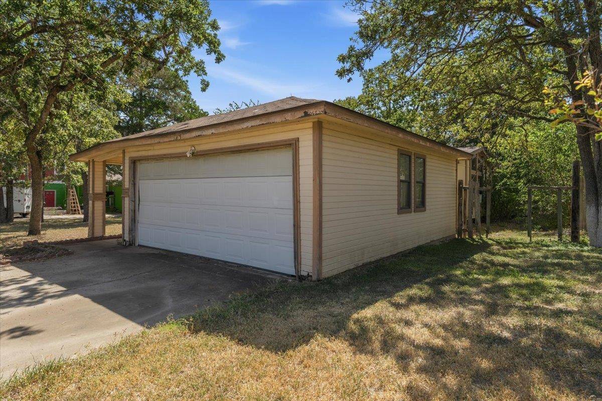 125 Live Oak DR, Cedar Creek, TX 78612