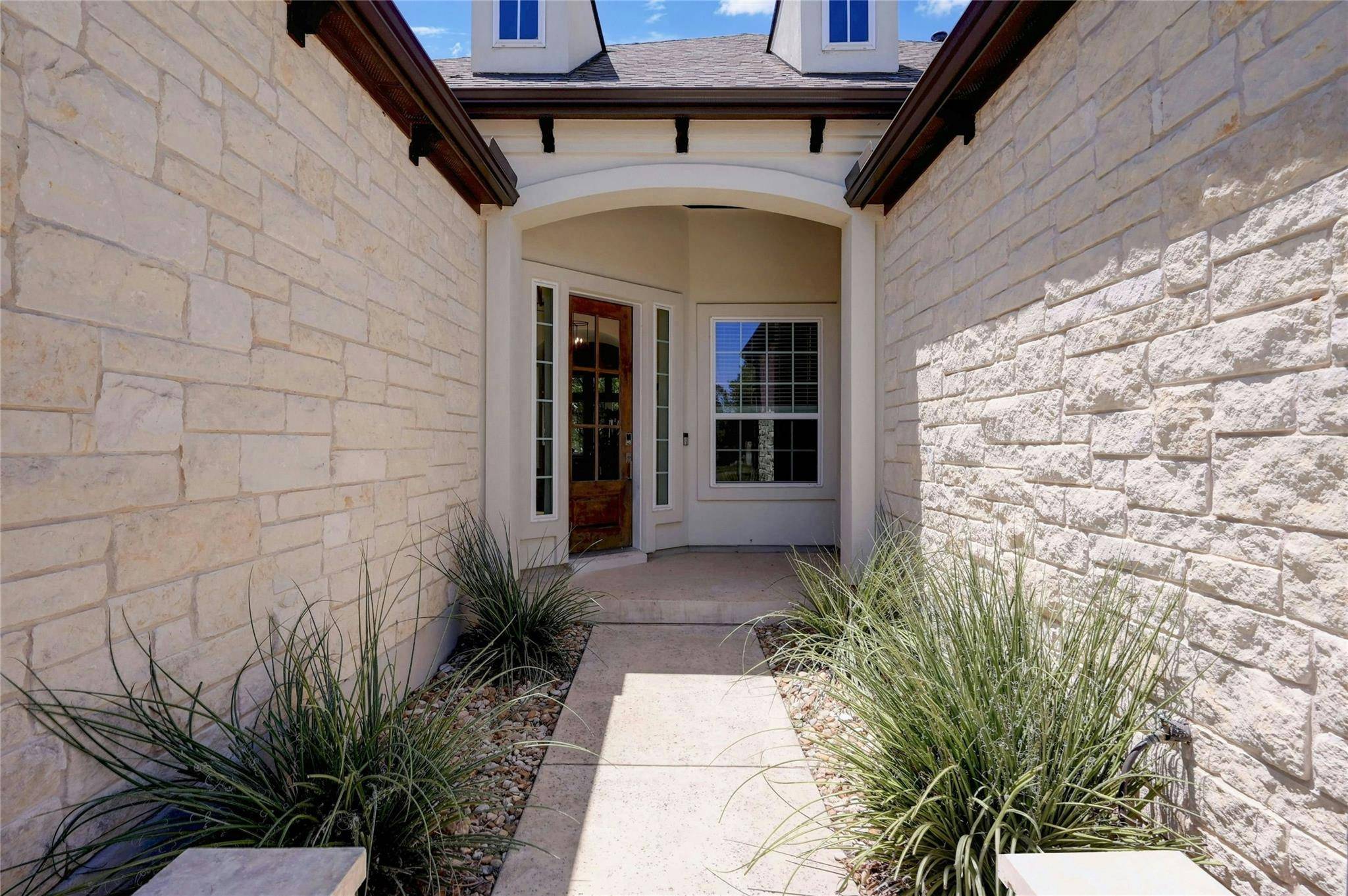 140 Kellogg LN, Bastrop, TX 78602