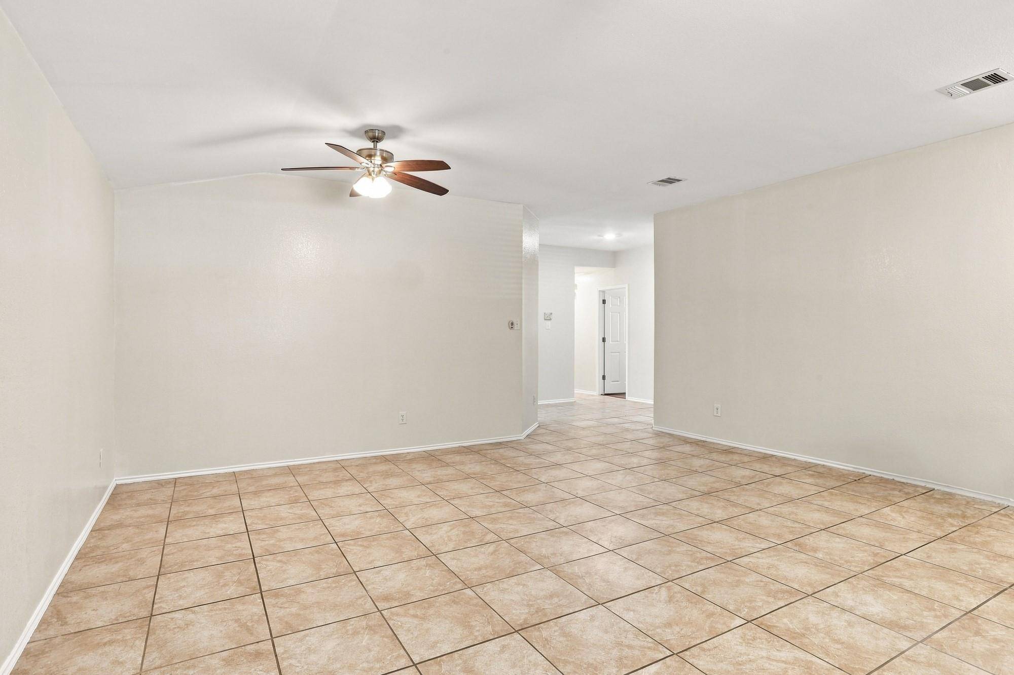 338 Oxford DR, Kyle, TX 78640