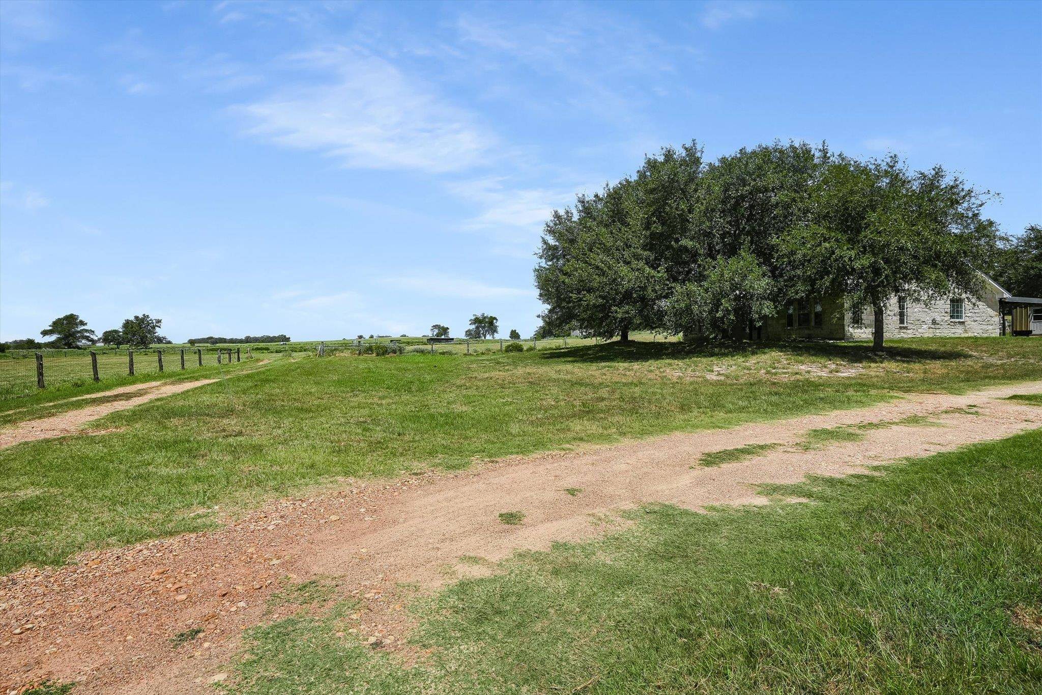 1170 Private Road 3241, Lincoln, TX 78948