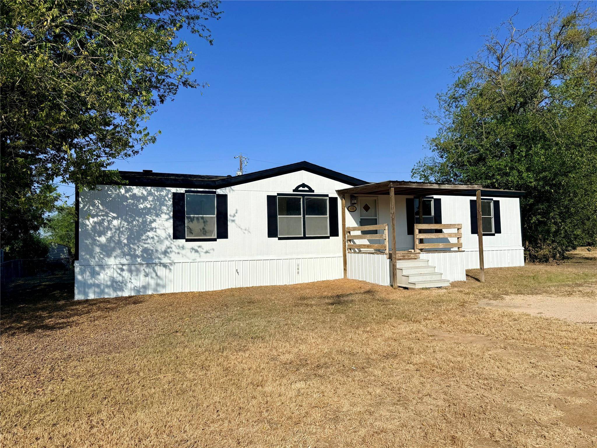 414 Avenue F, Lexington, TX 78947