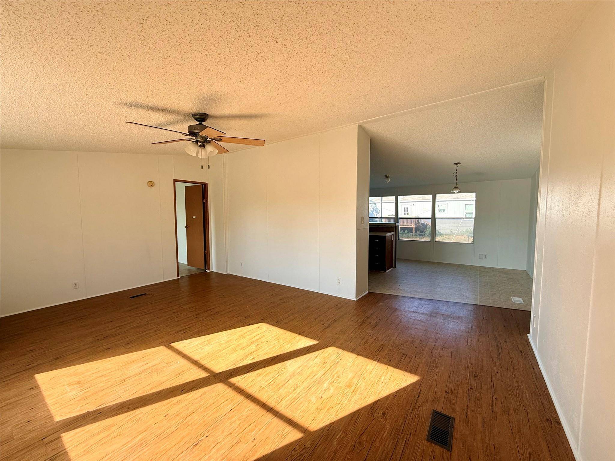 414 Avenue F, Lexington, TX 78947