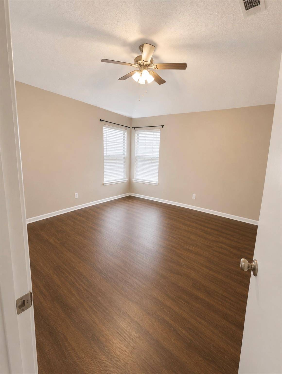 16405 Lone Wolf DR, Leander, TX 78641
