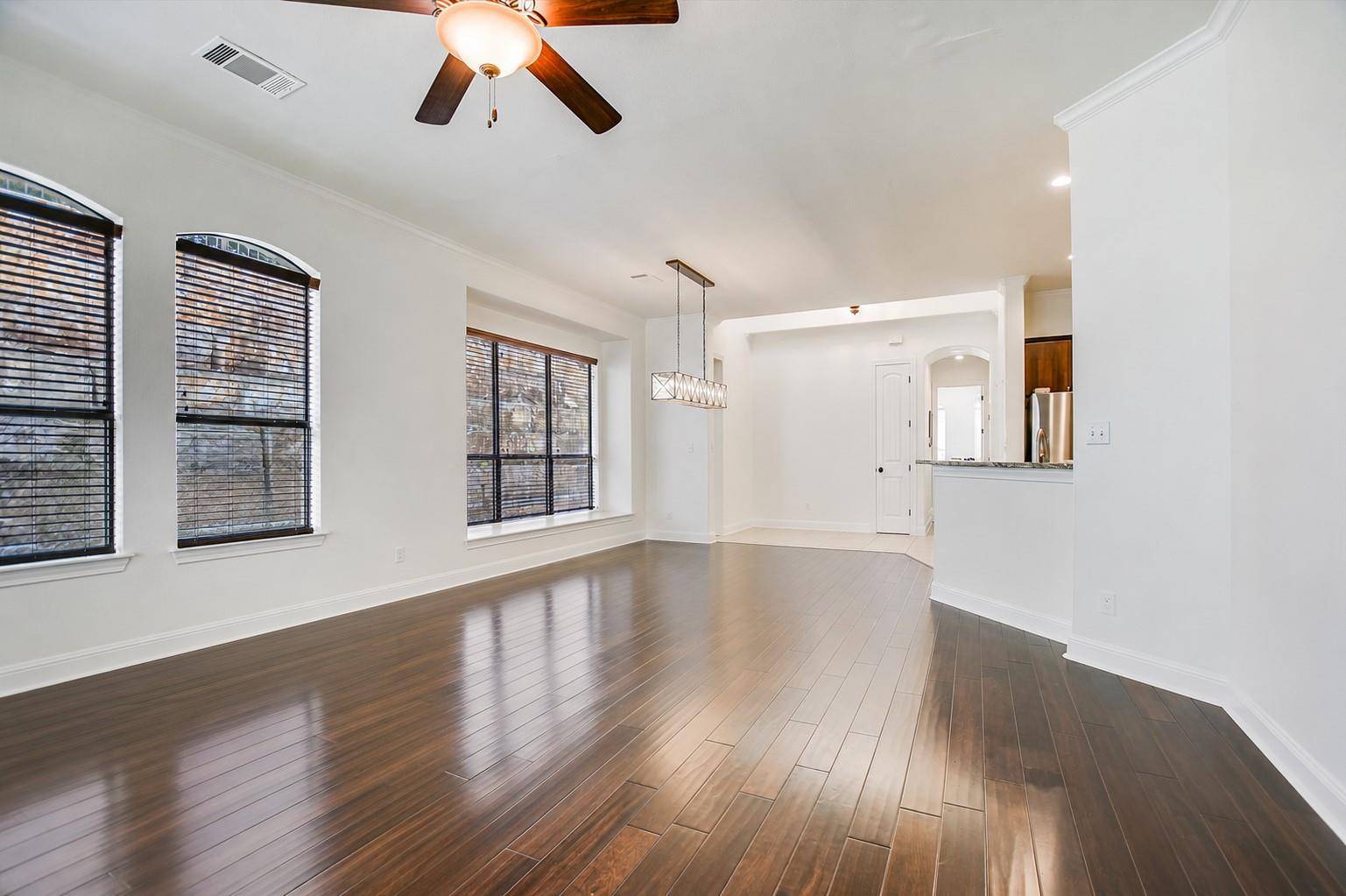207 Enclave CIR, Horseshoe Bay, TX 78657
