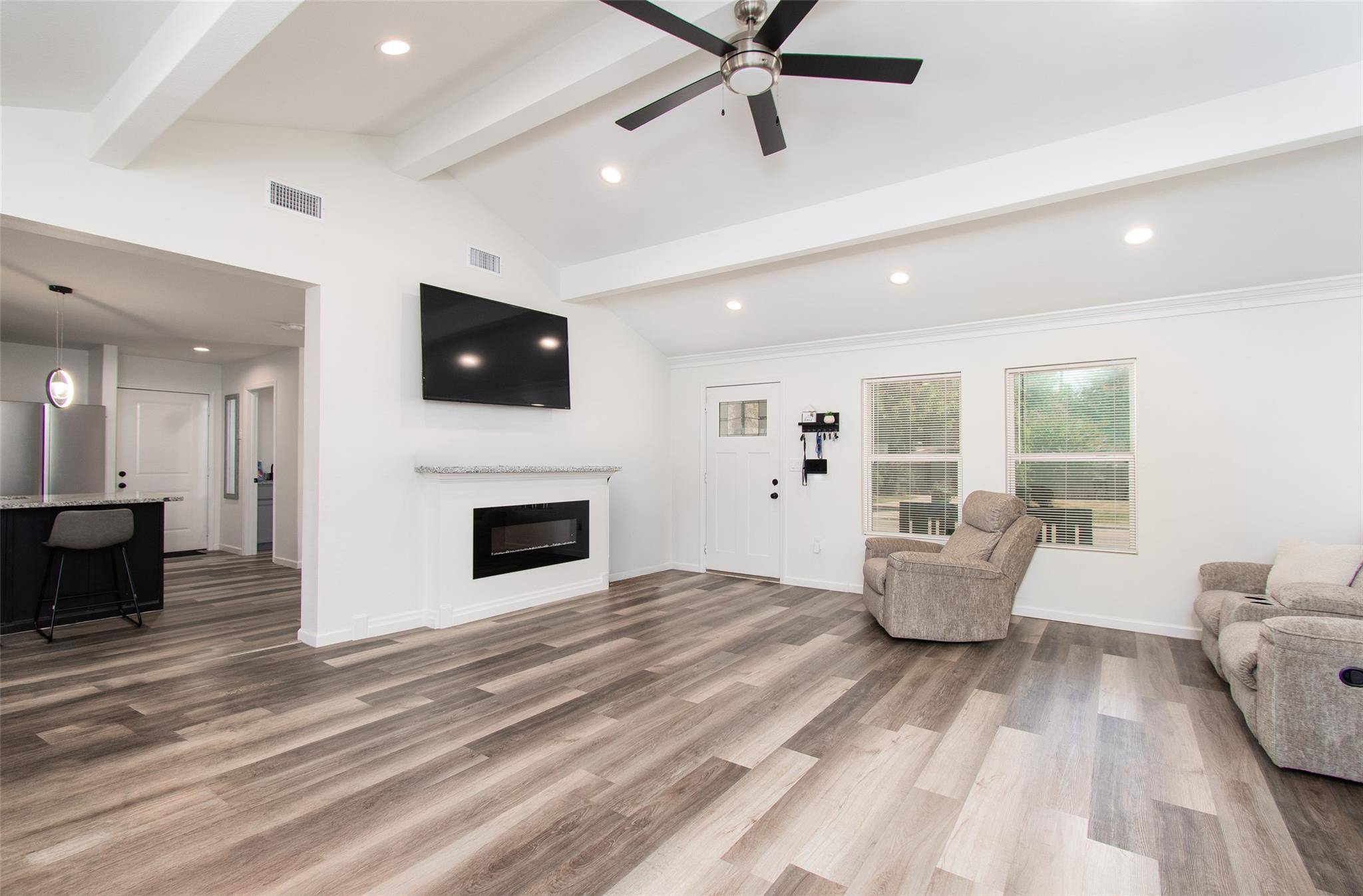 1704 N Hoover Ave, Cameron, TX 76520