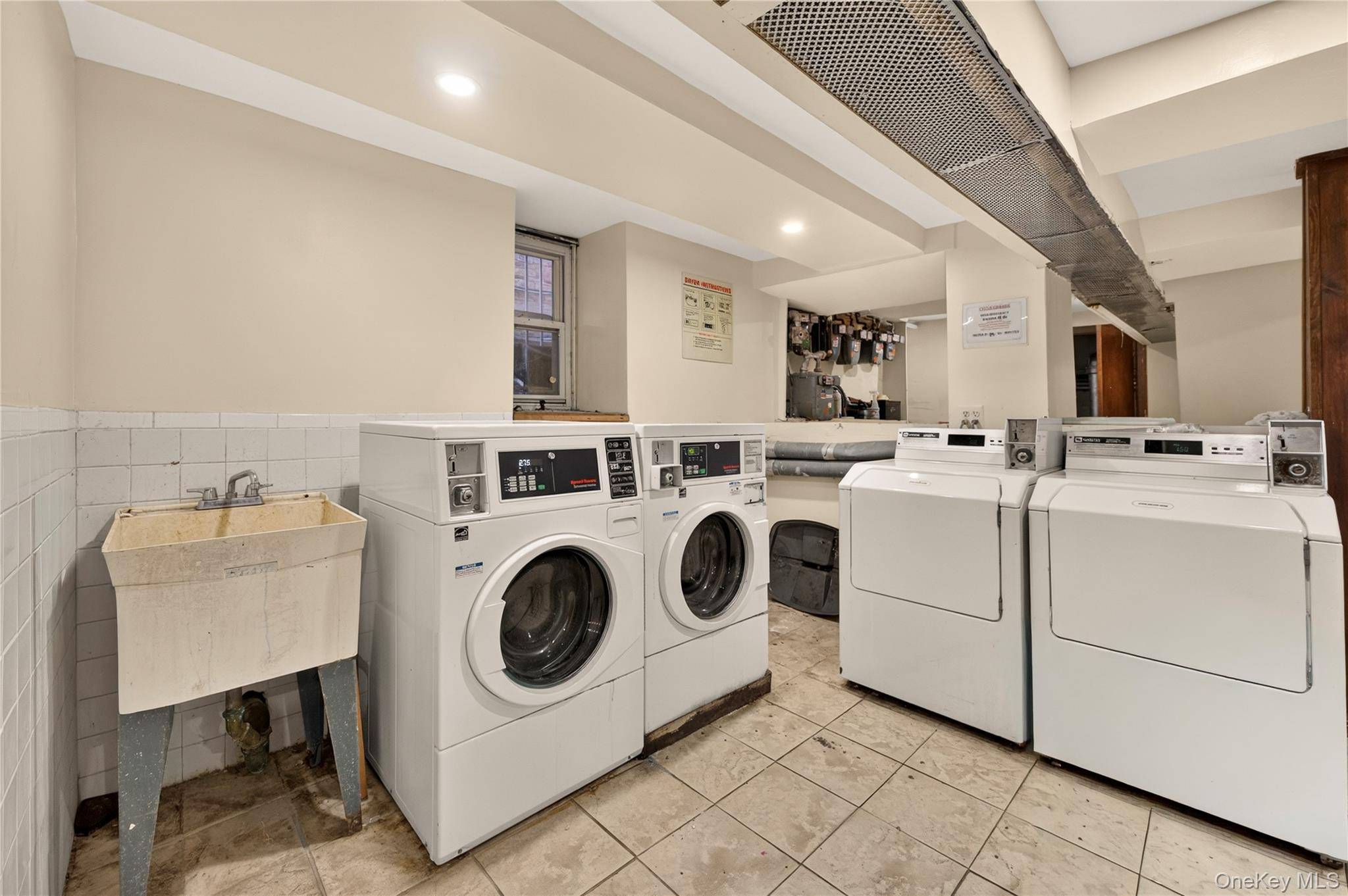 811 Penfield ST, Bronx, NY 10470
