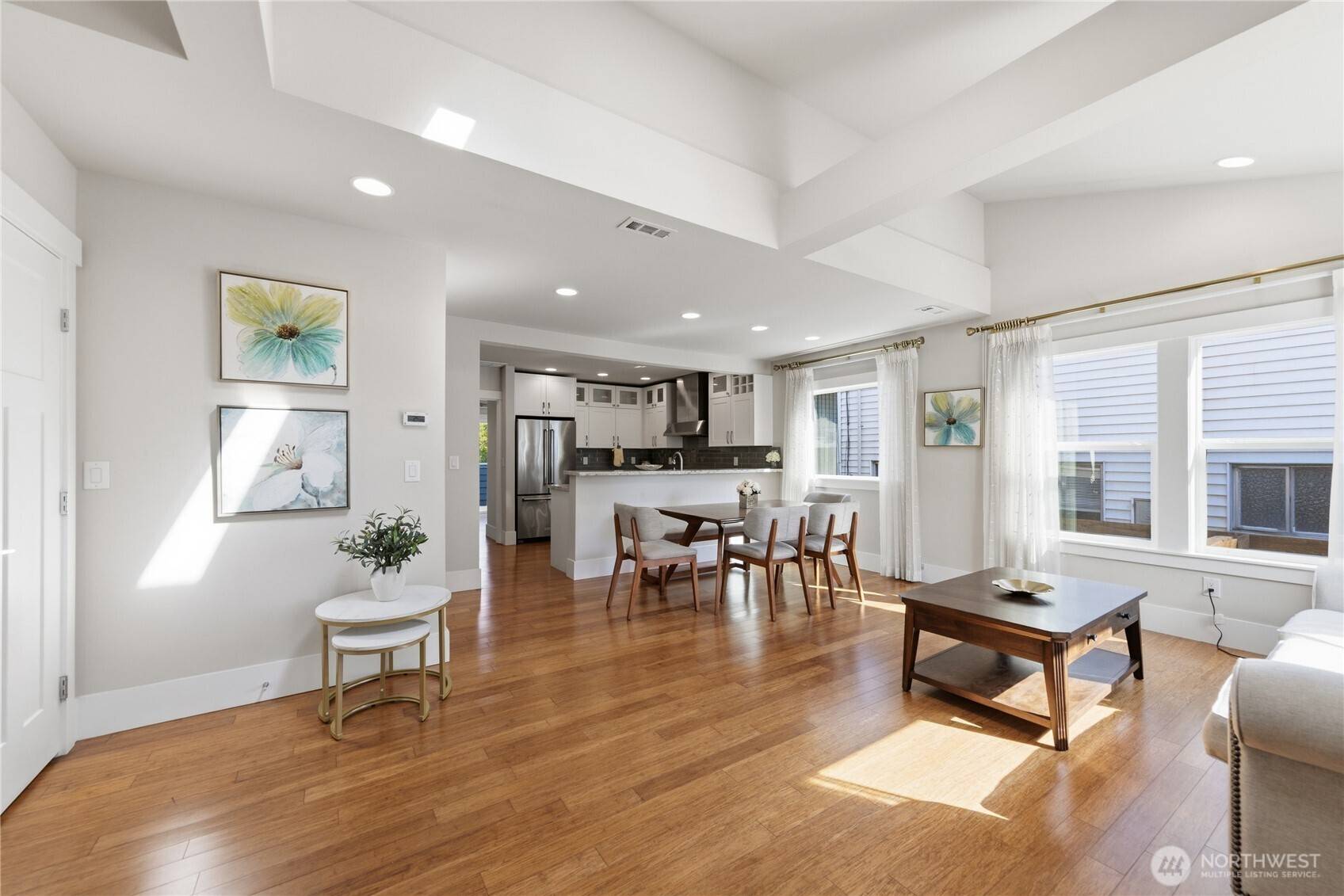 7526 Roosevelt WAY NE, Seattle, WA 98115