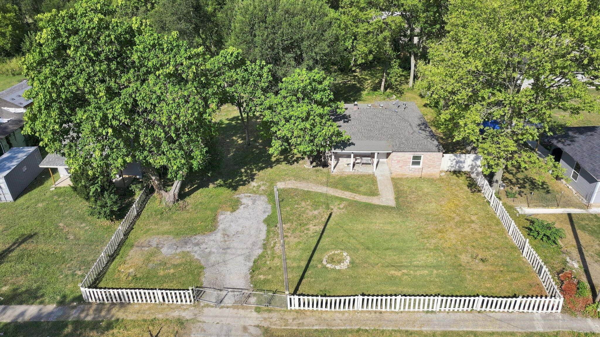 617 N Hillcrest AVE, Springfield, MO 65802