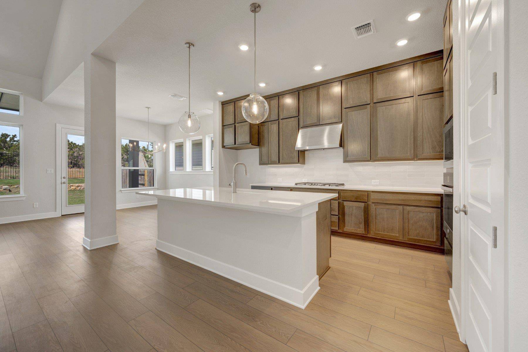 632 Sage Thrasher CIR, Dripping Springs, TX 78620