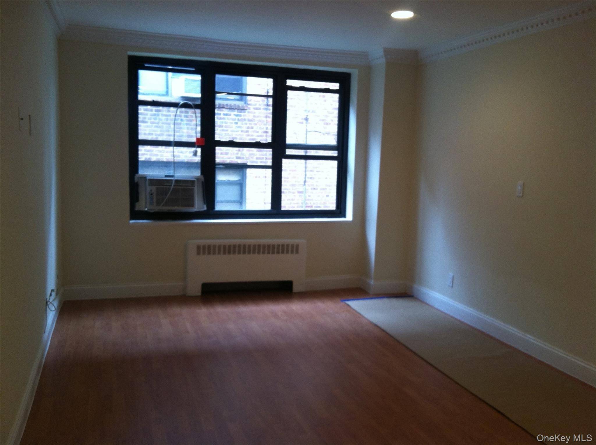 15 Canterbury #C-13, Great Neck Plaza, NY 11021