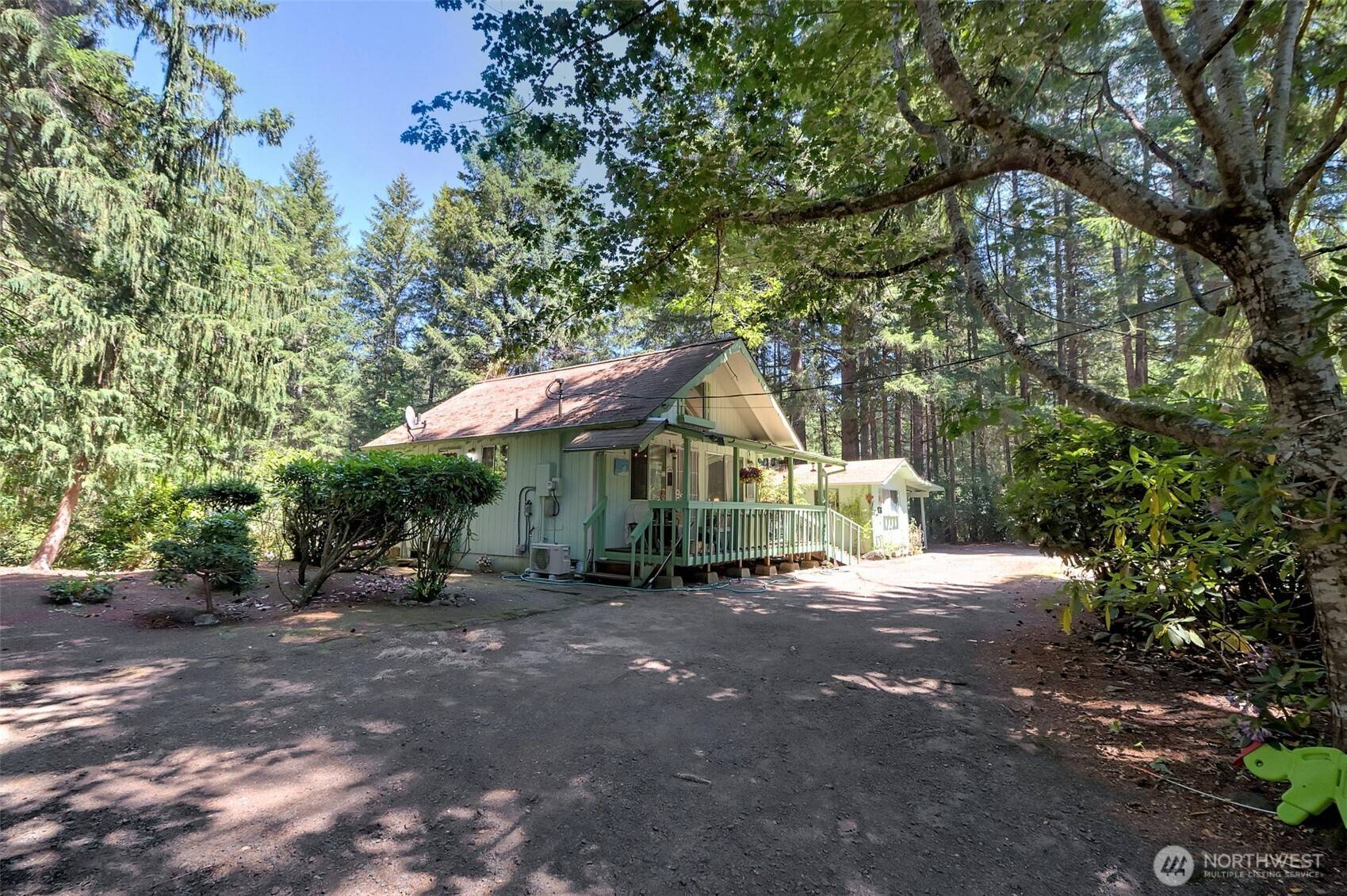 71 E Leisure LN, Grapeview, WA 98546
