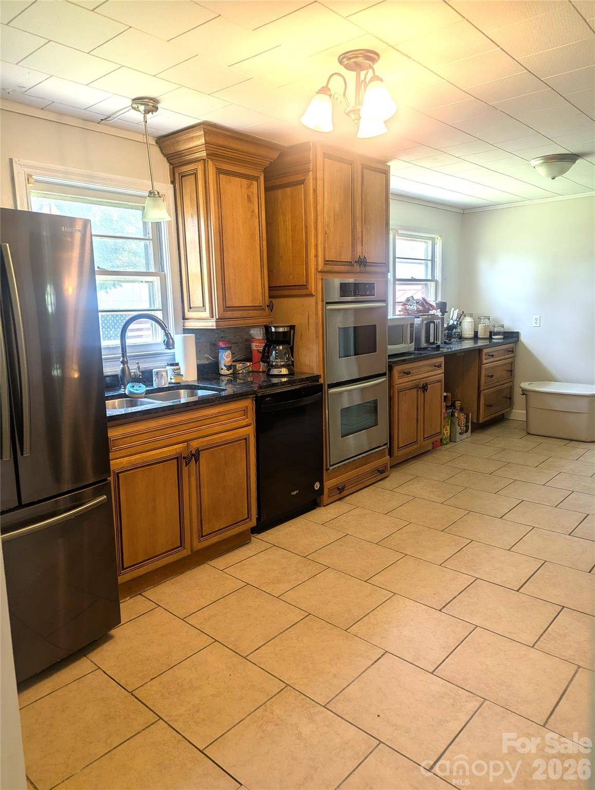 605 Lincoln LN, Lenoir, NC 28645