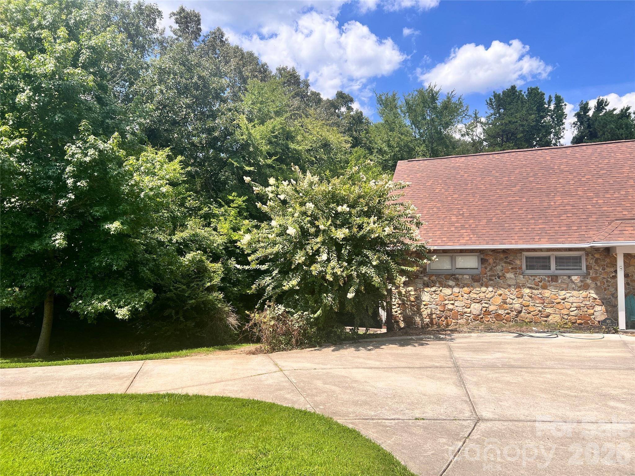 101 Forest Cliff CT NE, Concord, NC 28025
