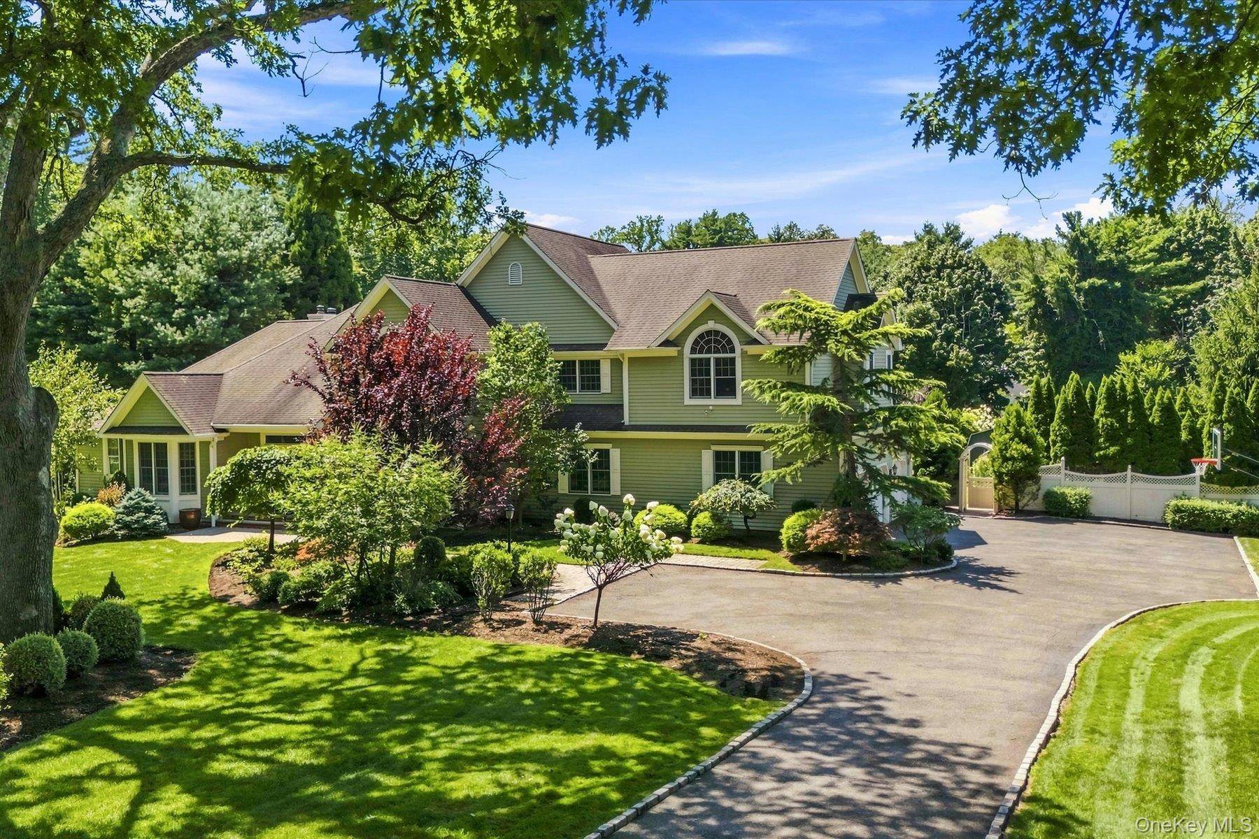 3 Spring Bay LN, Lloyd Harbor, NY 11743