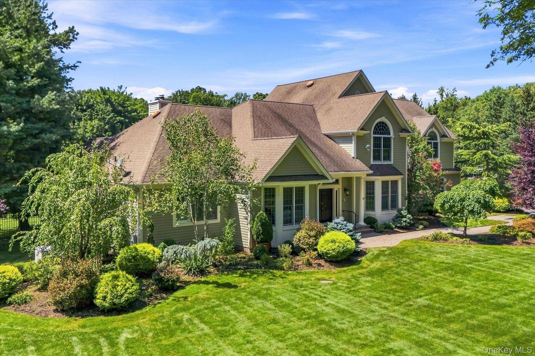 3 Spring Bay LN, Lloyd Harbor, NY 11743