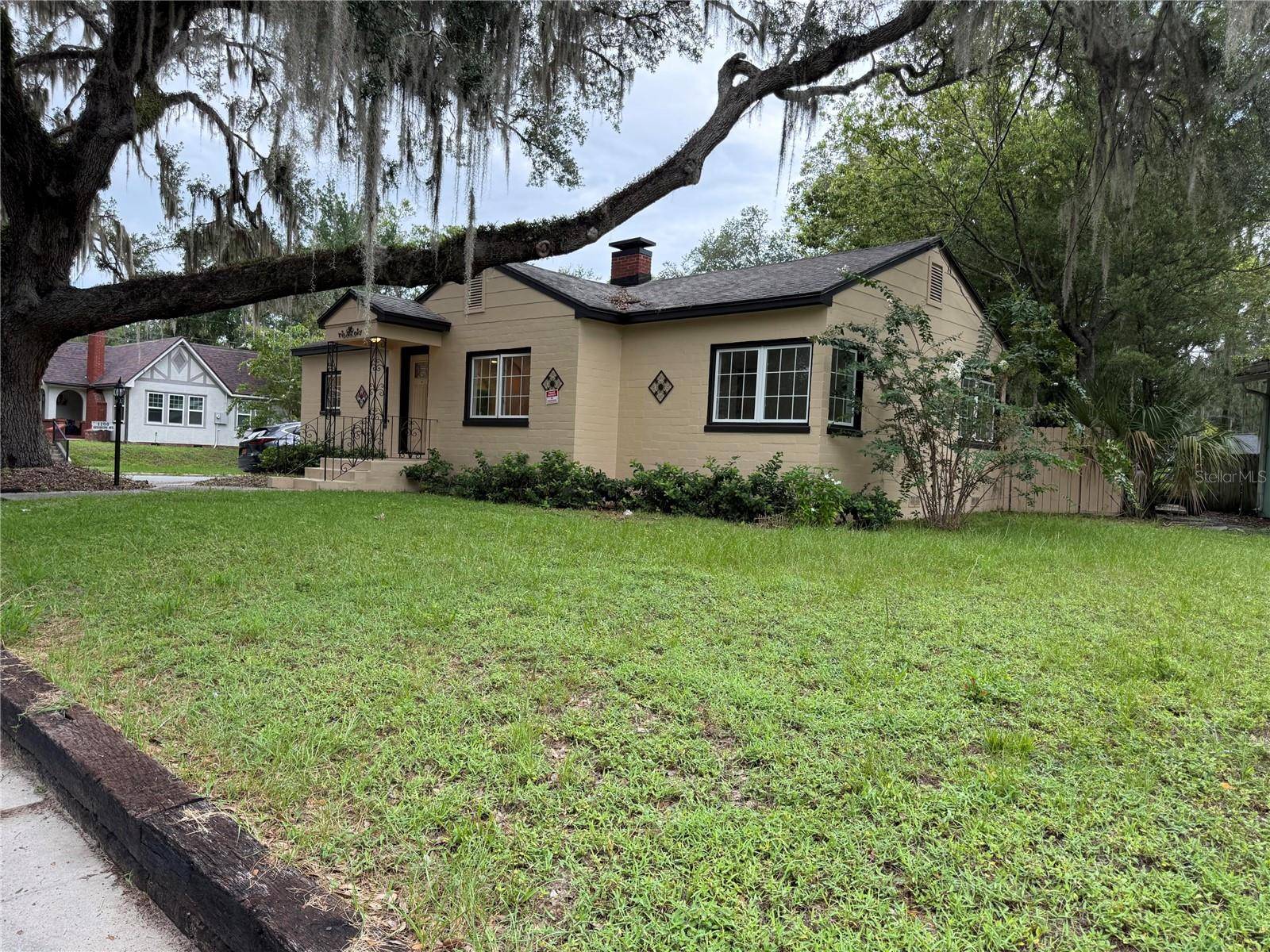 1200 SUNSHINE AVE, Leesburg, FL 34748