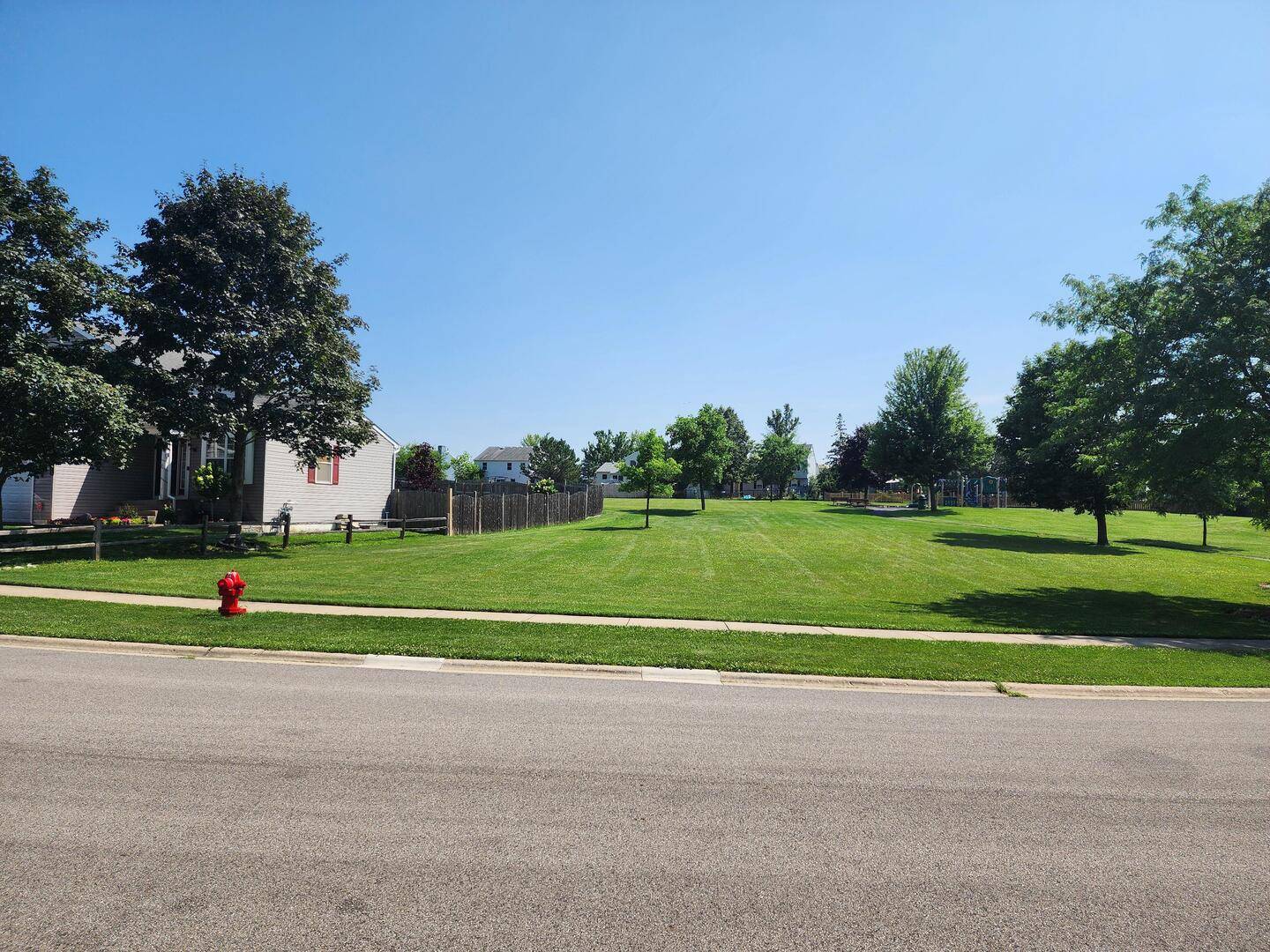 1998 N Karen LN, Round Lake Beach, IL 60073