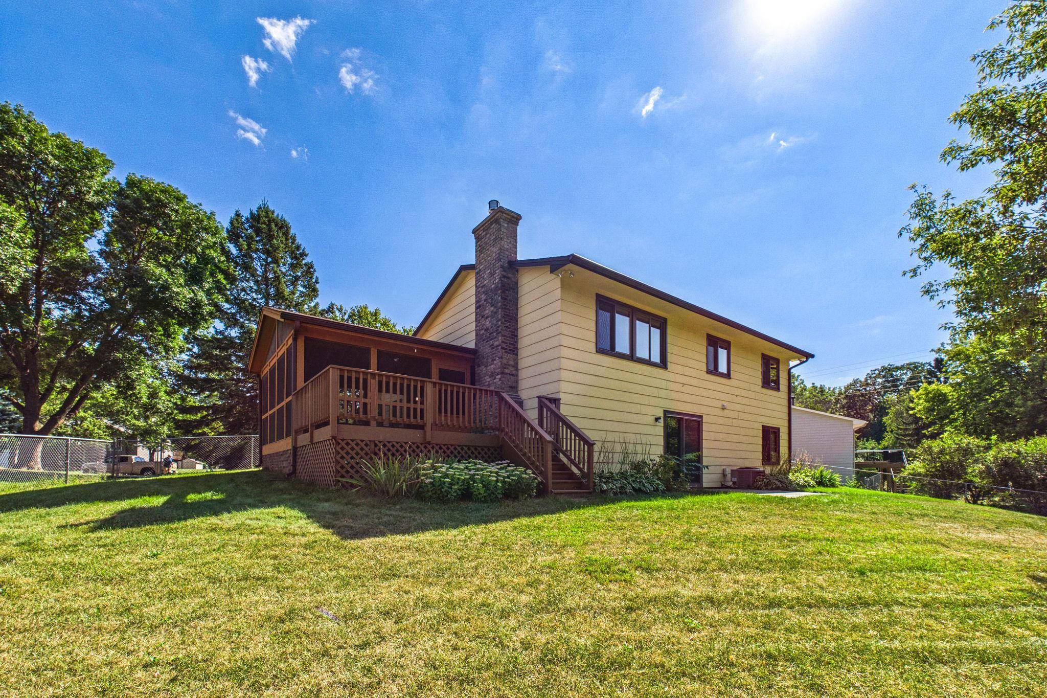 1604 Rio Loma DR, Burnsville, MN 55337