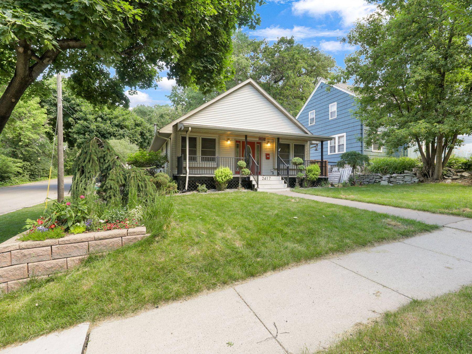 2417 Bourne AVE, Saint Paul, MN 55108