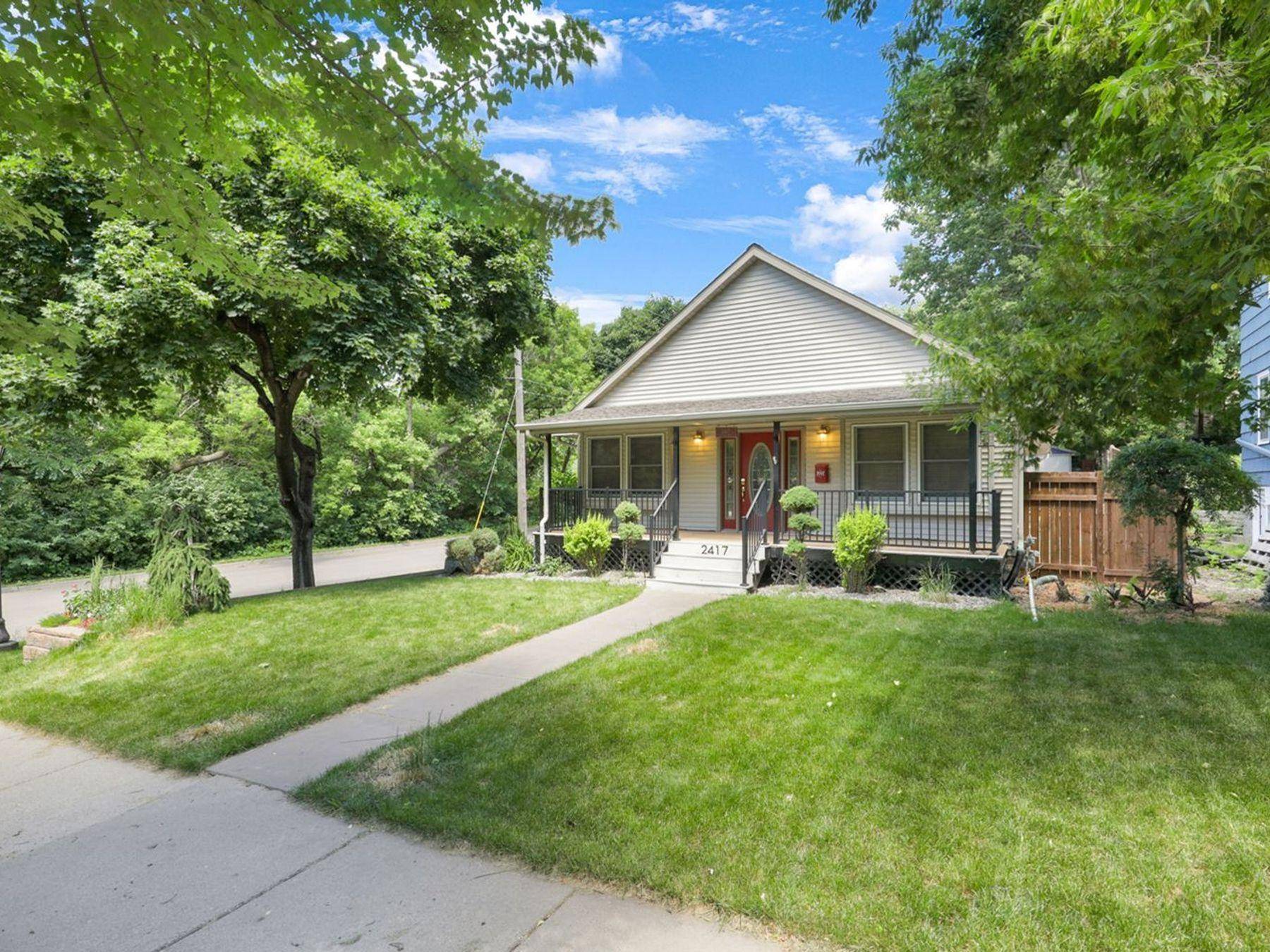 2417 Bourne AVE, Saint Paul, MN 55108