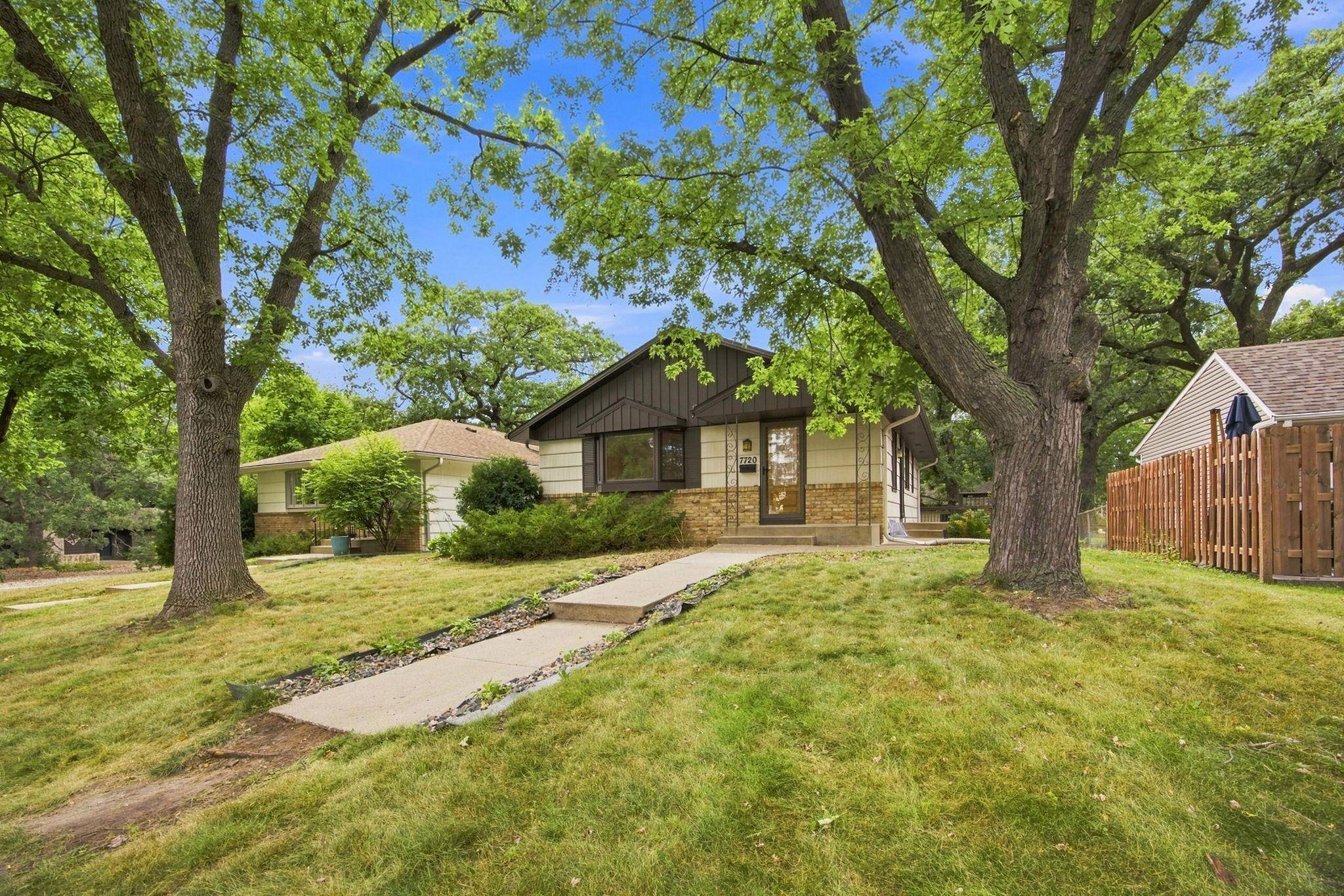 7720 Edgebrook DR, Saint Louis Park, MN 55426