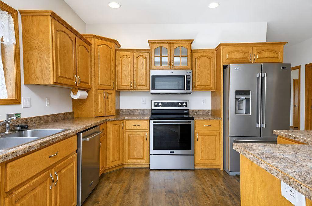 938 Parkway DR, West Fargo, ND 58078
