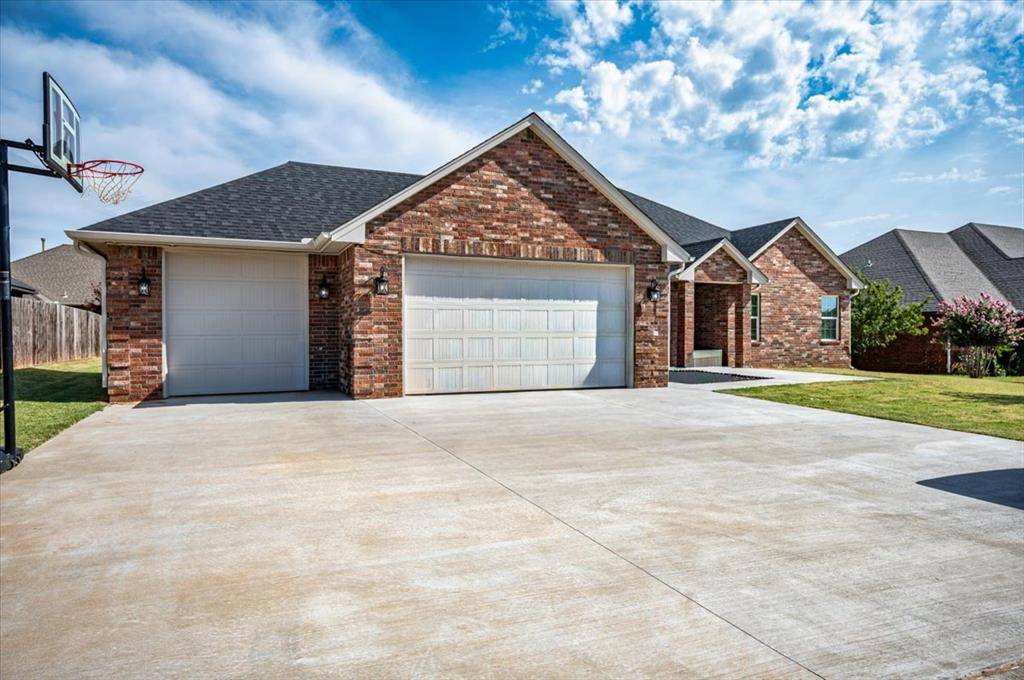 1523 W Diamond WAY, Mustang, OK 73064