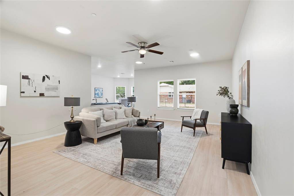 212 E Abbot LN, Mustang, OK 73064