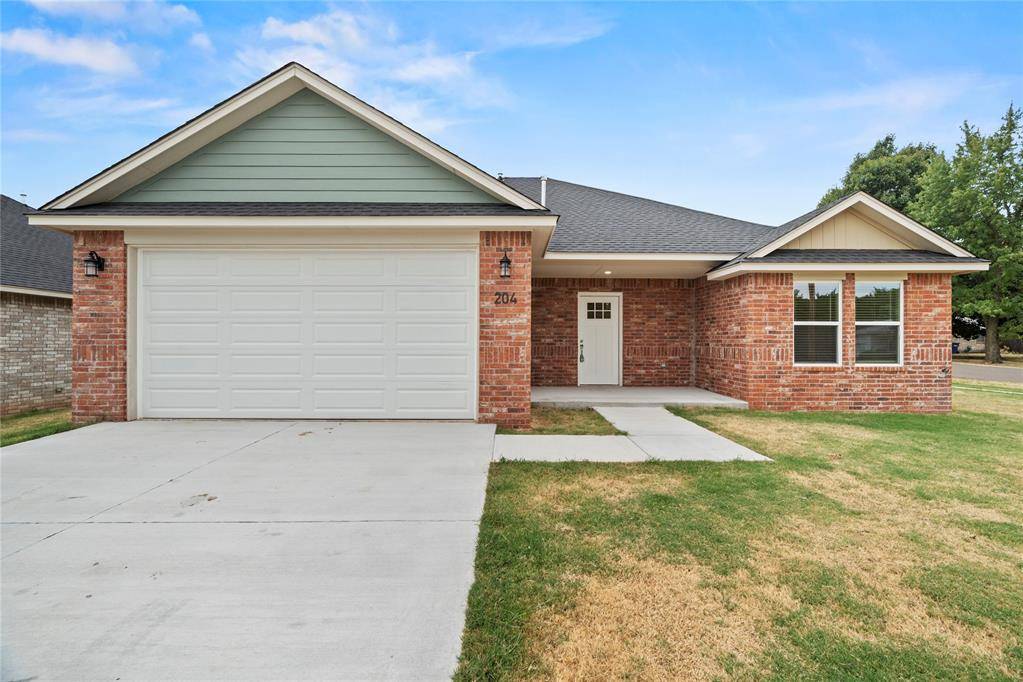 204 E Abbot LN, Mustang, OK 73064