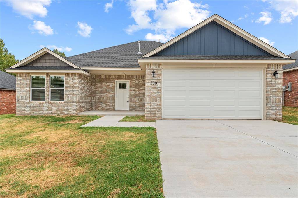 208 E Abbot LN, Mustang, OK 73064