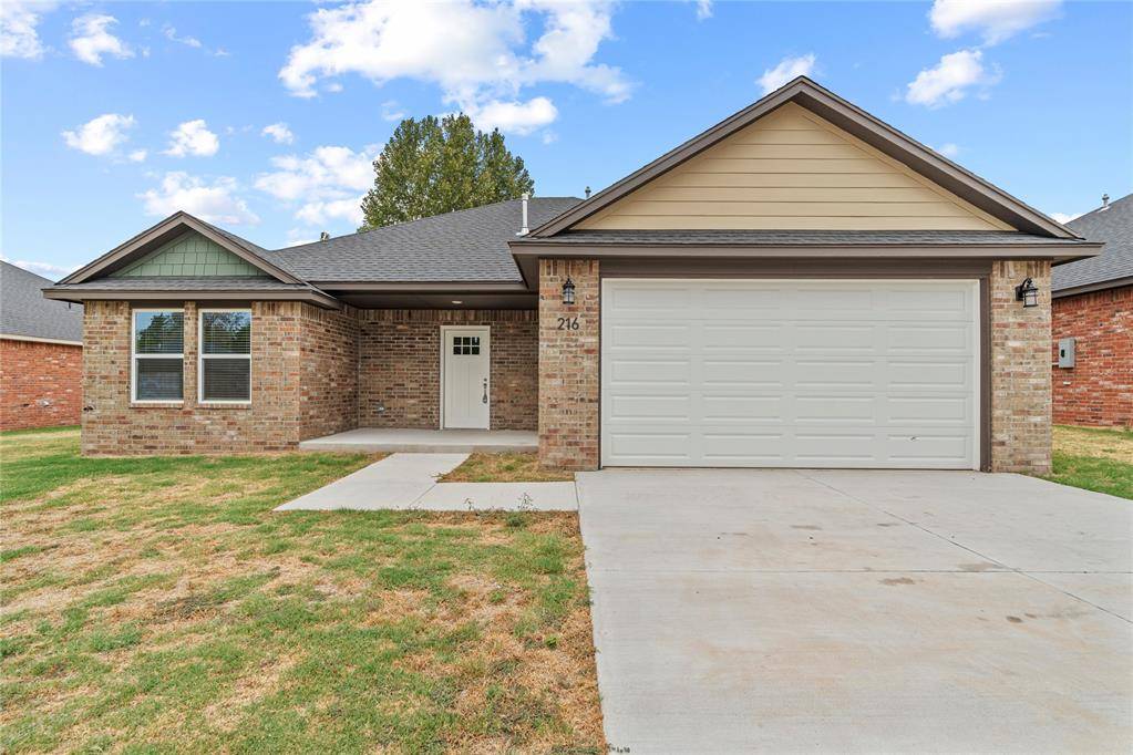 216 E Abbot LN, Mustang, OK 73064