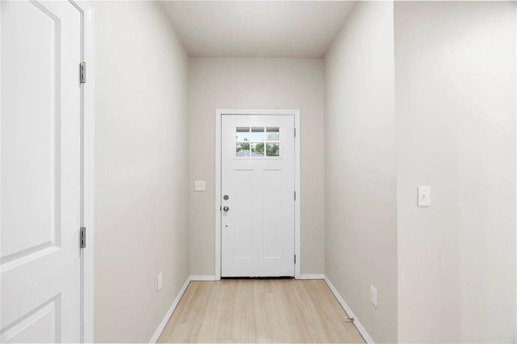 216 E Abbot LN, Mustang, OK 73064