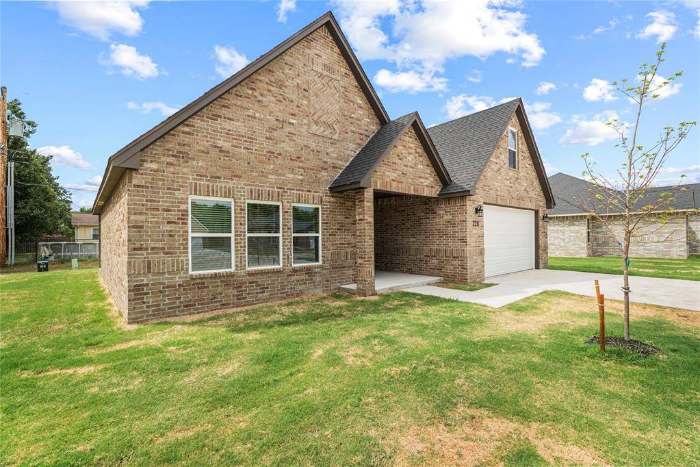 228 E Abbot LN, Mustang, OK 73064
