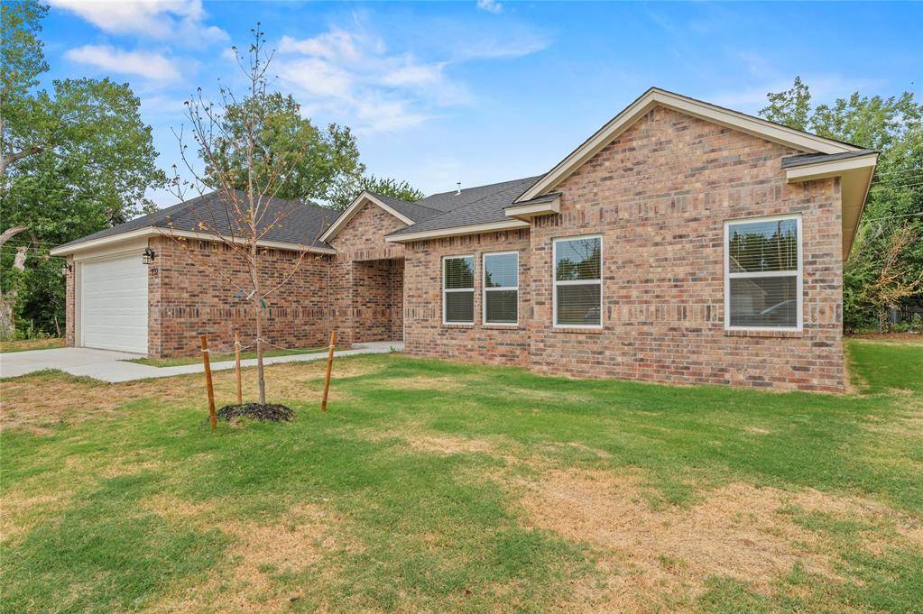 232 E Abbot LN, Mustang, OK 73064